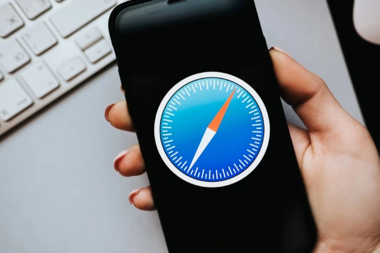 Как очистить загрузки Safari в iOS 17 на iPhone