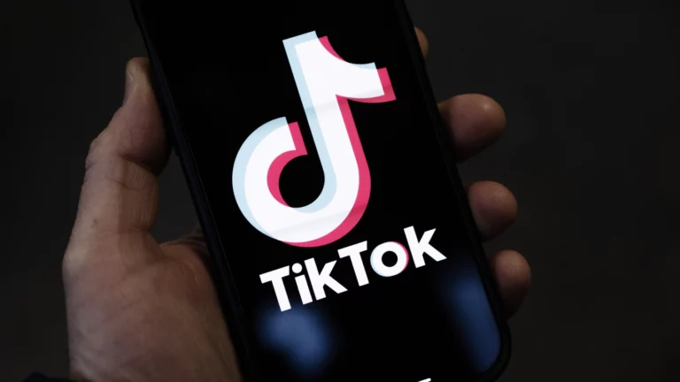 Исправить только друзья могут отправлять сообщения друг другу в TikTok